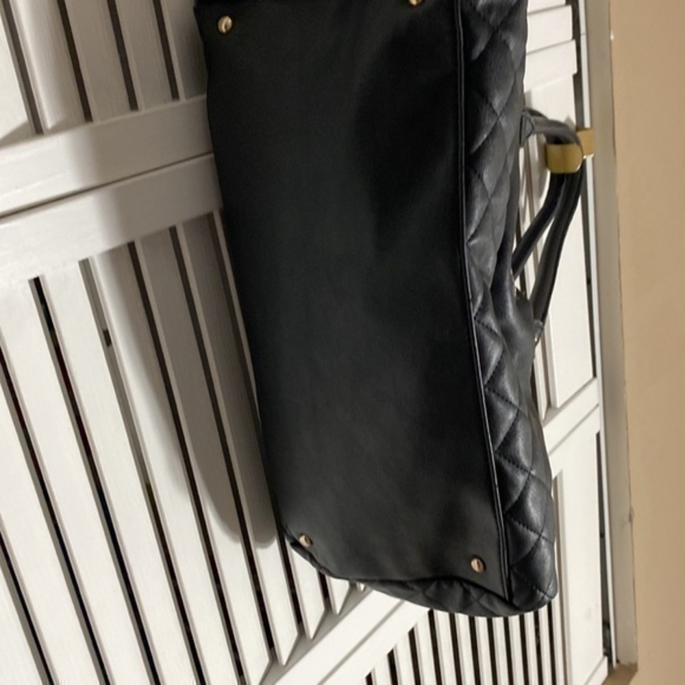 Bebe Sarah Satchel Black Quilted w/ Chain Accent! - Picture 4 of 11